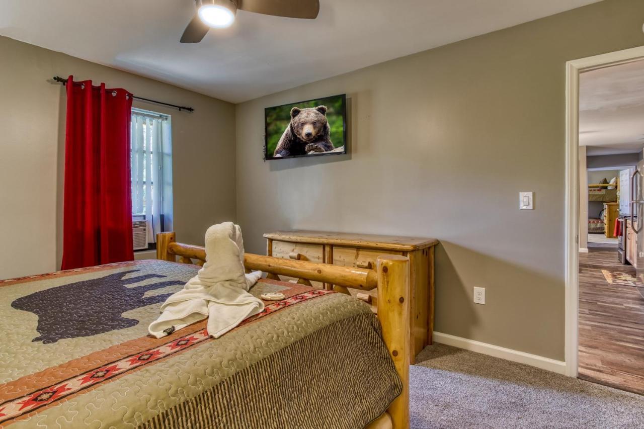 Fun & Games By Honeybearcabins 2Br/1Ba Sleeps 7 Сивиървил Екстериор снимка