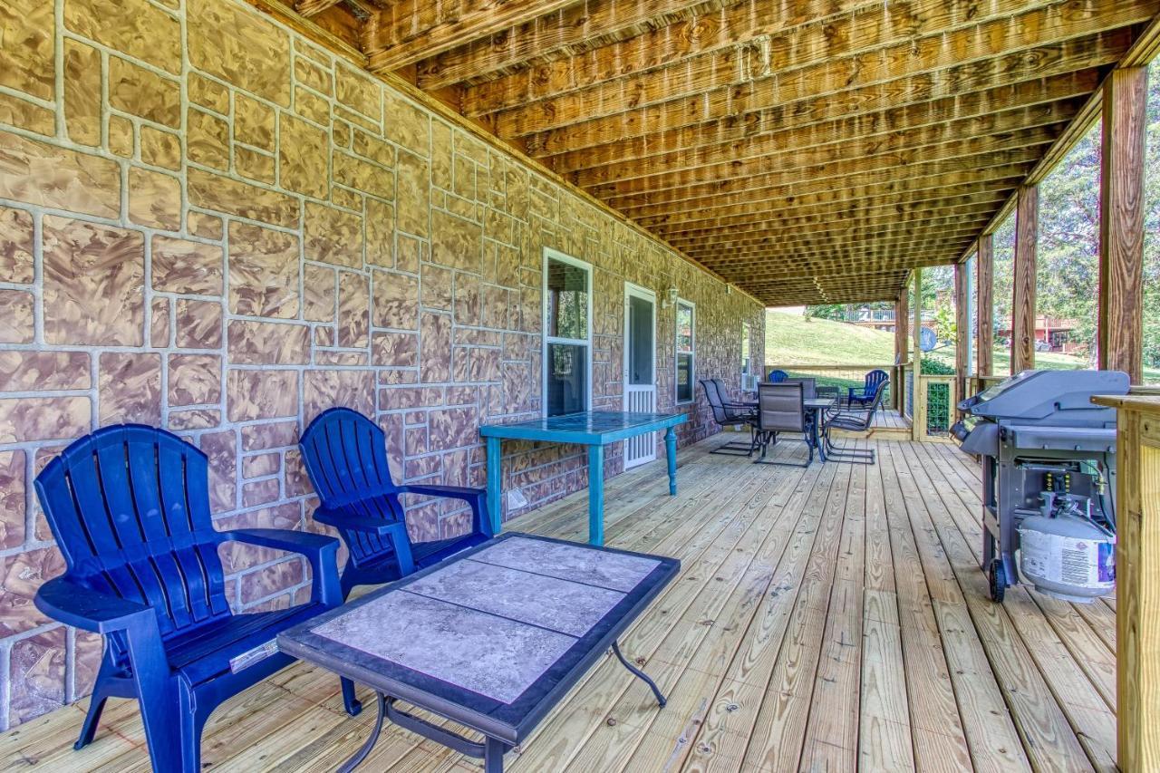 Fun & Games By Honeybearcabins 2Br/1Ba Sleeps 7 Сивиървил Екстериор снимка