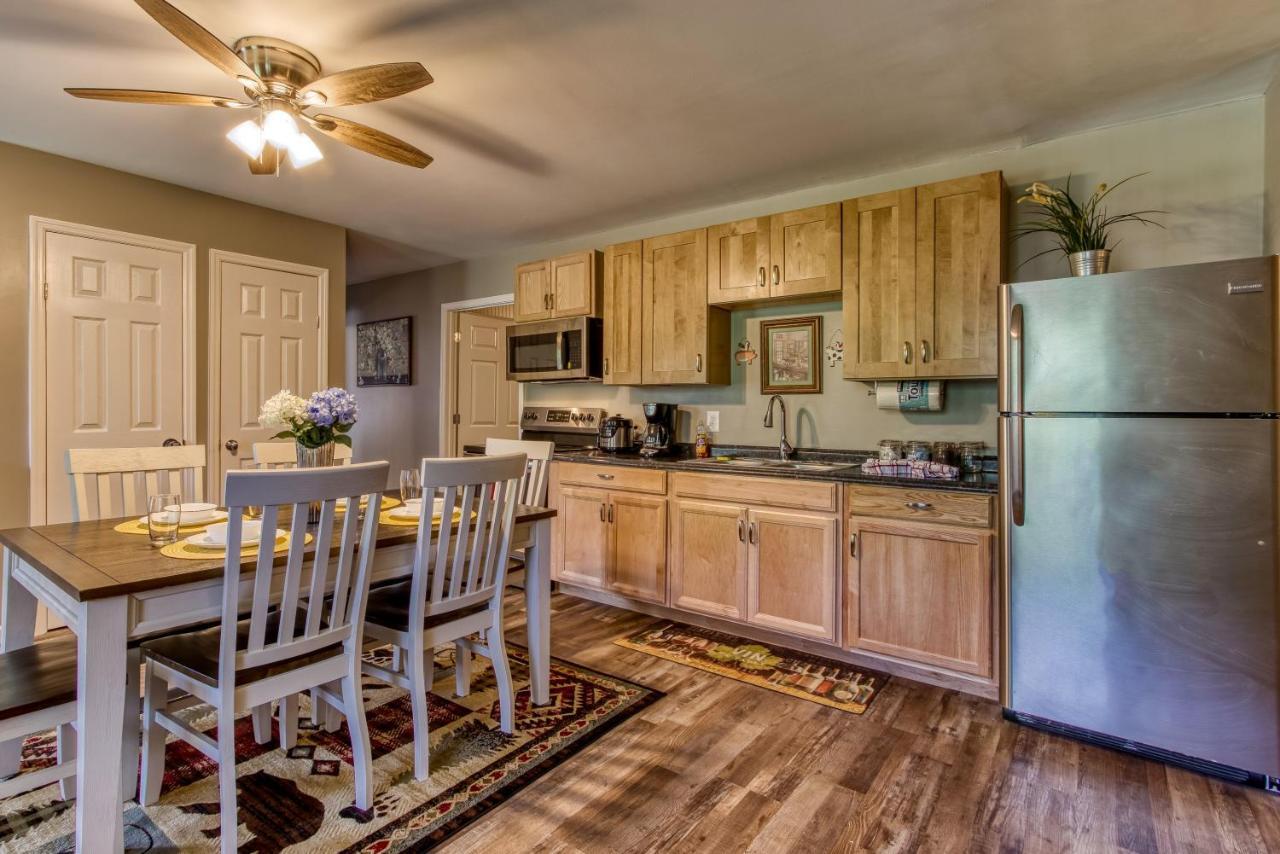 Fun & Games By Honeybearcabins 2Br/1Ba Sleeps 7 Сивиървил Екстериор снимка